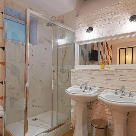 Beautiful And Cosy Small Well Located Appartement *